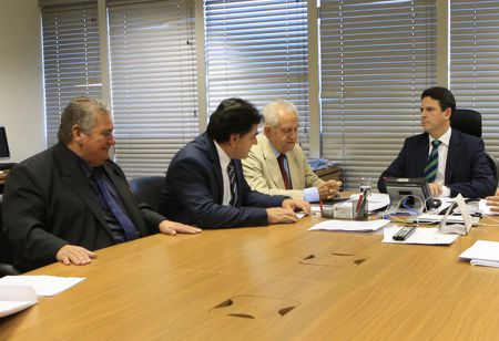 Domingos Sávio (PSDB) e Galileu Machado (PMDB) pleitearam R$22 milhões de investimentos em infraestrutura para a cidade Domingos - Galileu - Fausto